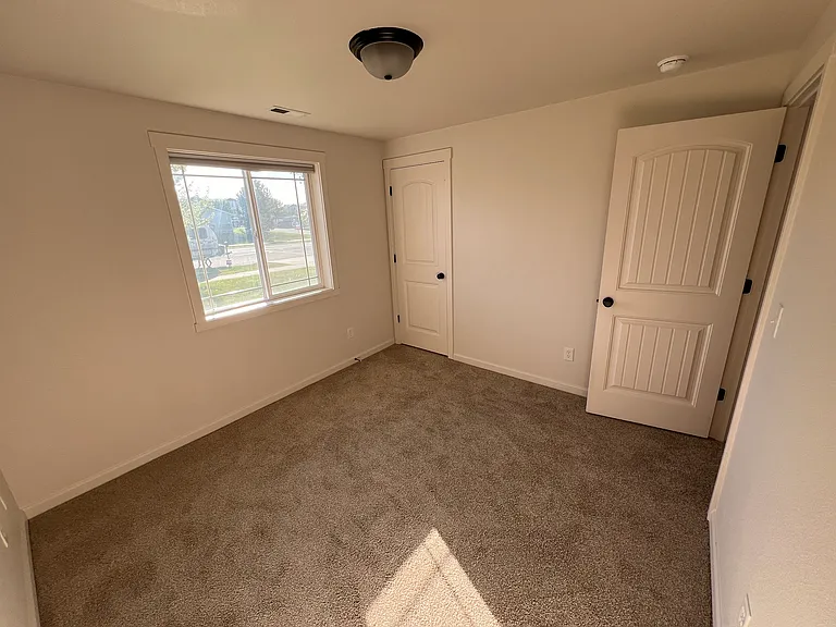 433 S Aspen St — Photo 8