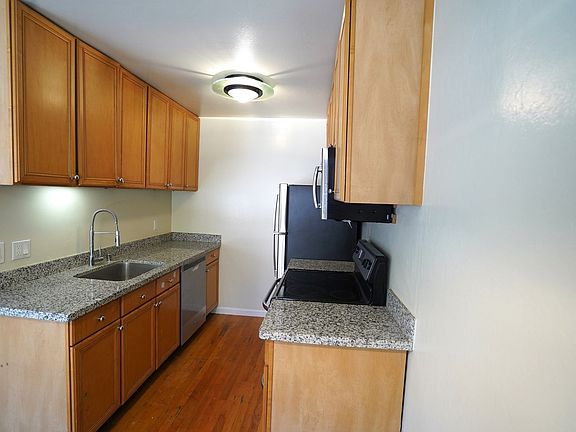 4th image of 930 Kiely Blvd Unit D