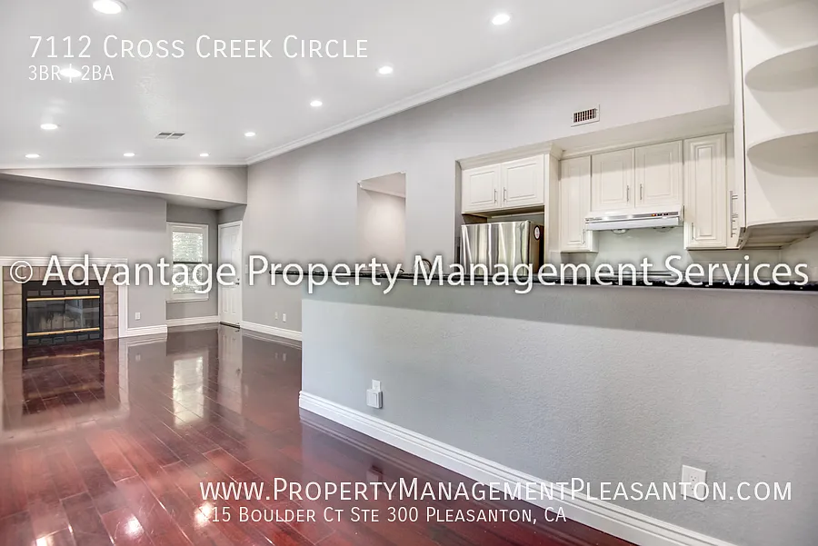 Top Floor 3 bed / 2 bath, 1,070 sq ft condo near Iron Horse Trail — Photo 3