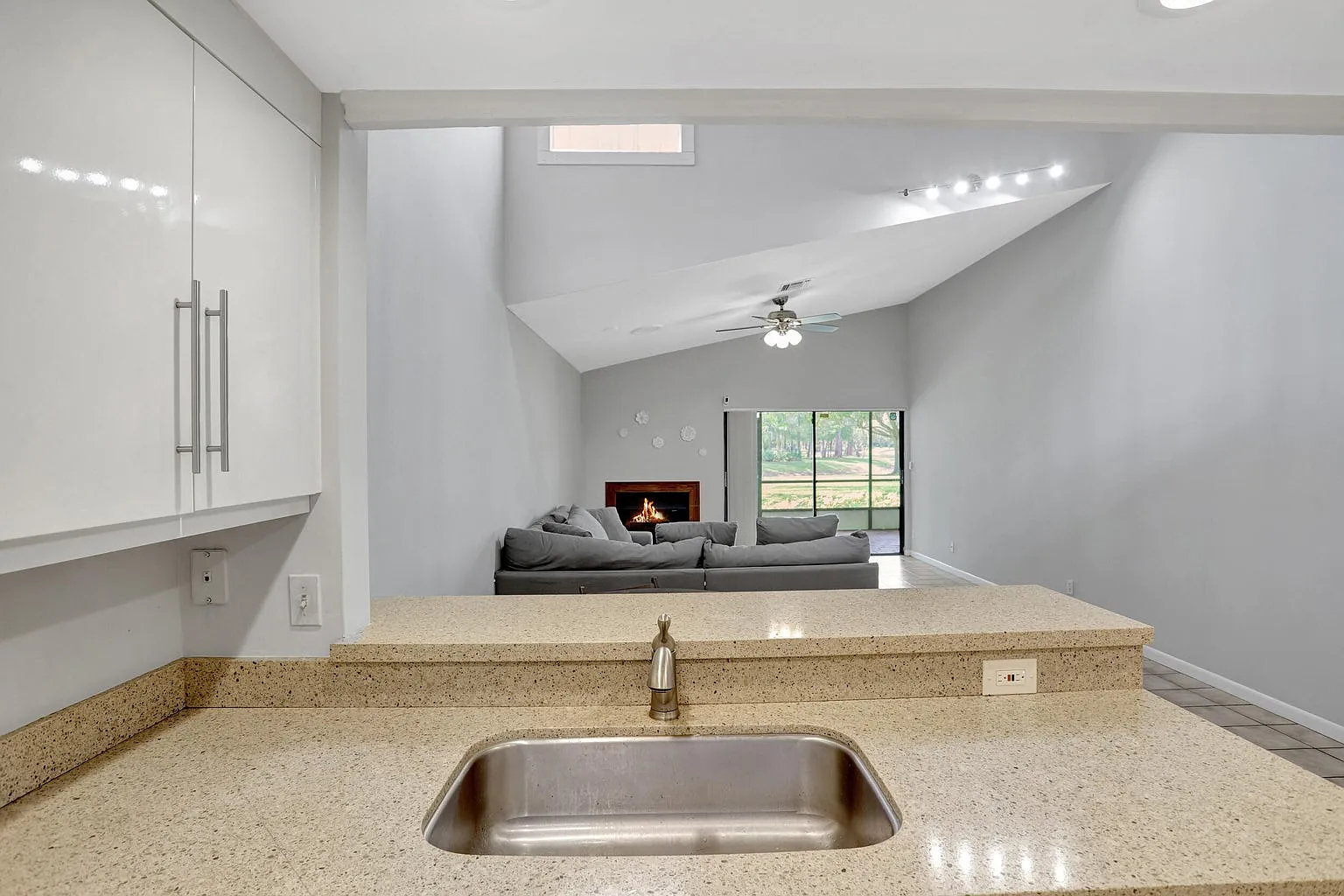 4 bed, 1455 sqft, $3,550 — Photo 3