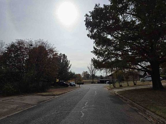Exterior Neighborhood (street photo)