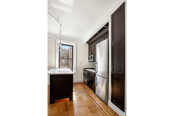 Sold by Warburg | media 3