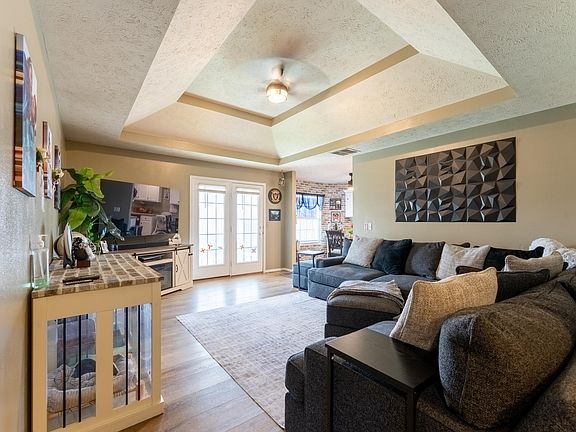 5th image of 416 W White Ash Road