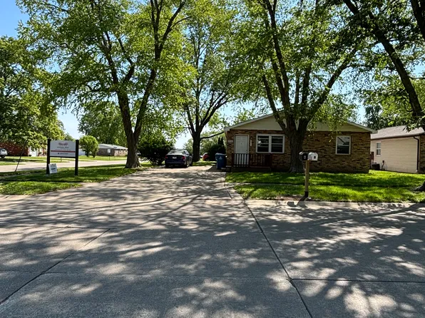 2512 Campbell Dr, Champaign, IL 61821