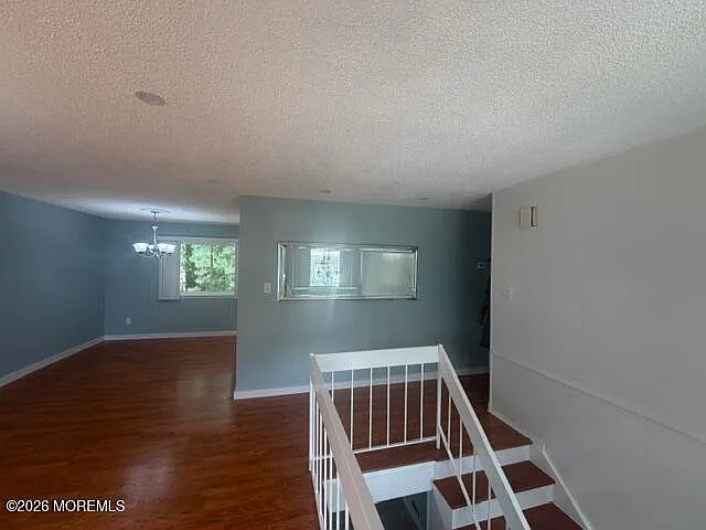 3 bed, 1.5 bath, 1908 sqft, $3,200 — Photo 2