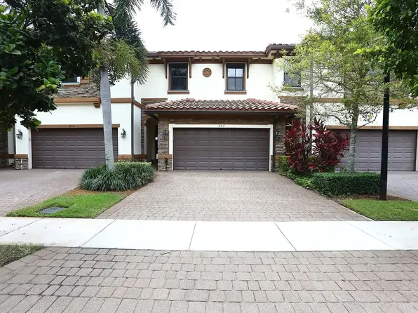 807 E Village Circle, Davie, FL 33325
