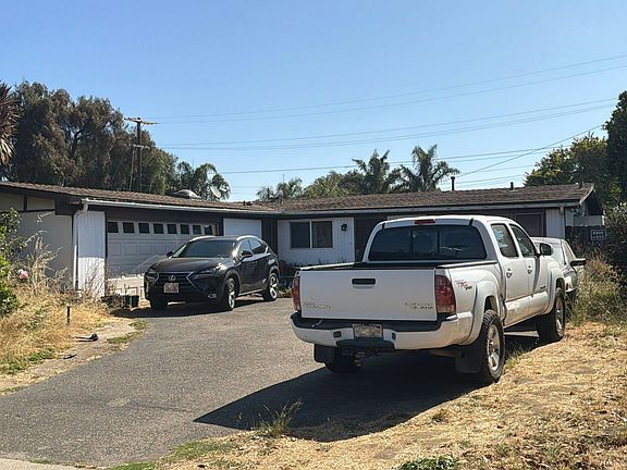 2nd image of 524 N Poppy St