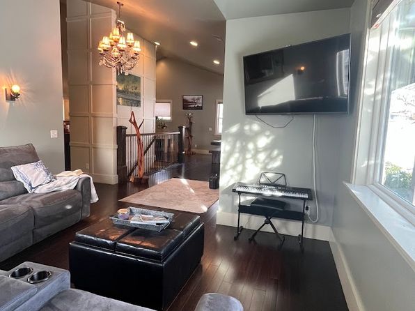 3391 E Santa Rosa Ave
