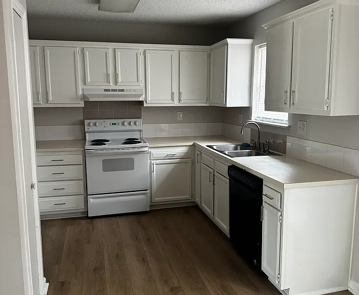 823 Primrose Ln NW — Photo 4