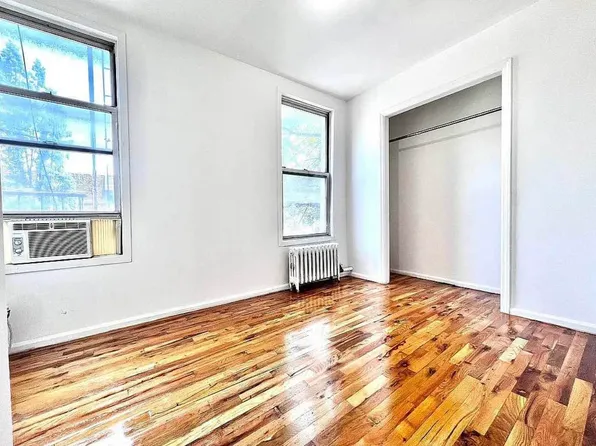 131 Mc Guinness Boulevard image 1 of 5