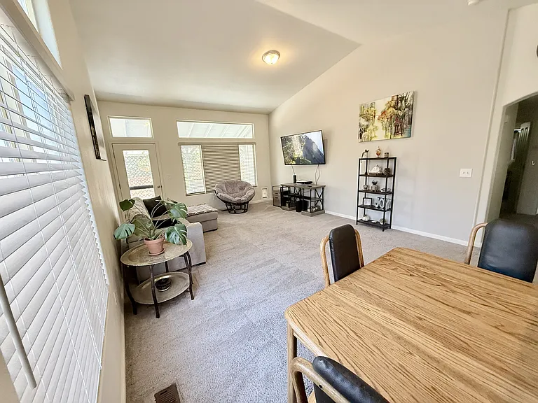 524 Darren Way — Photo 6