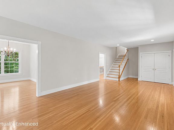 4th image of 132 Pheasant Hill Drive
