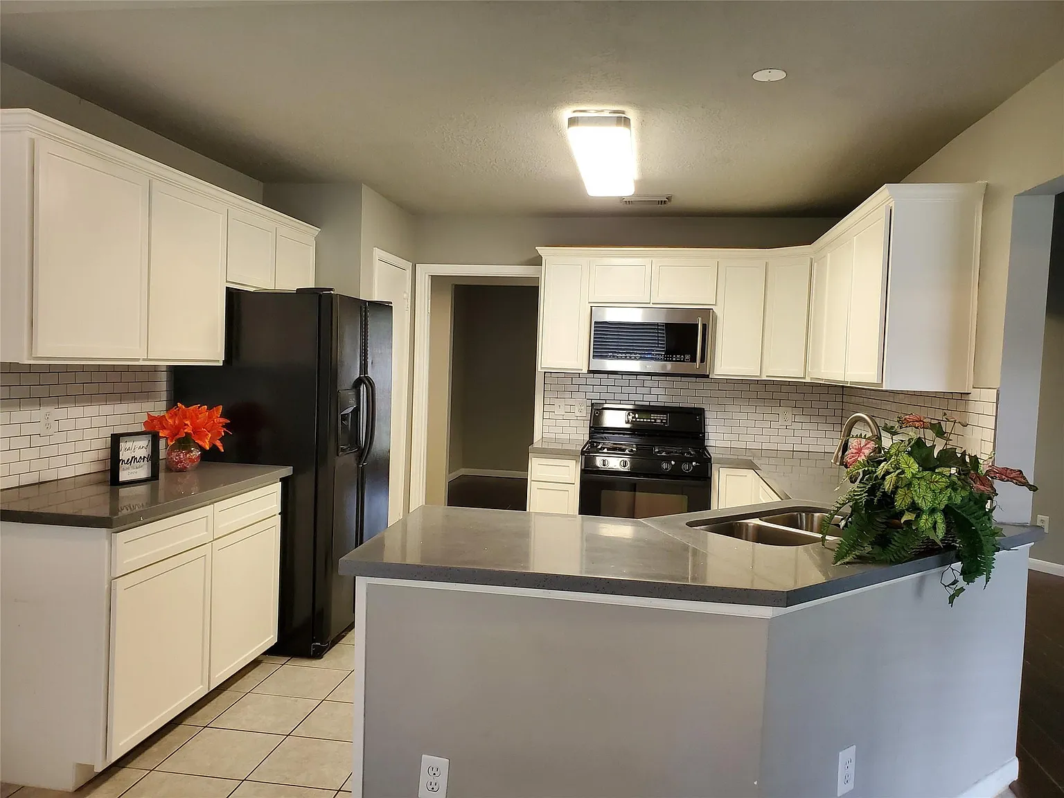3 bed, 2.0 bath, 1713 sqft, $2,200 — Photo 4