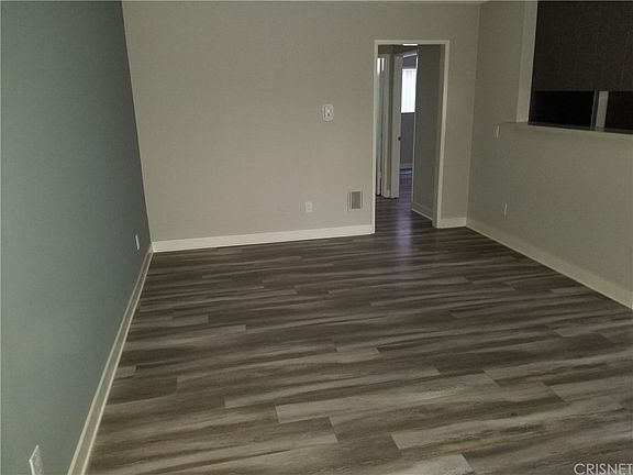 4th image of 10622 Victory Blvd #111