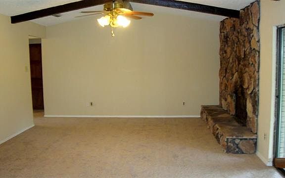 3rd image of 2406 Woodside Dr