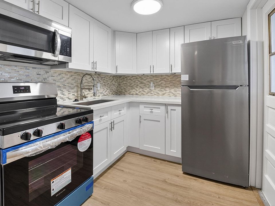 1st image of 2213 NE 1st Court #204