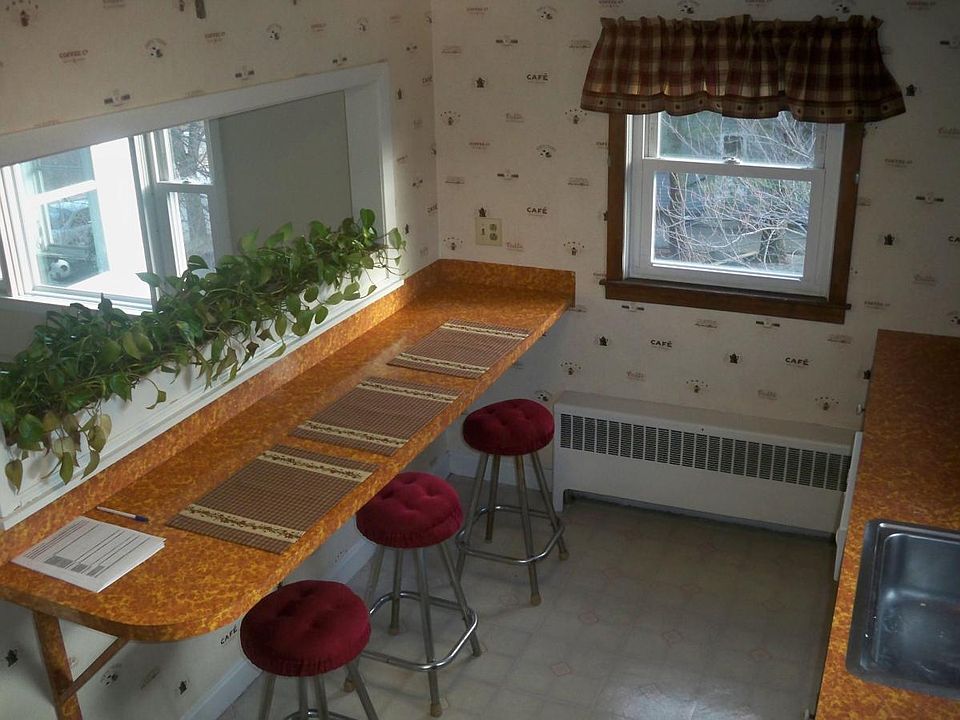 Kitchen2 
Breakfast Bar