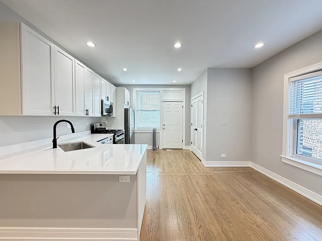2 bed, 1000 sqft, $3,495 — Photo 2