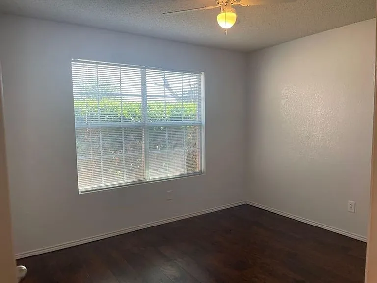 820 Eagle Dr — Photo 10
