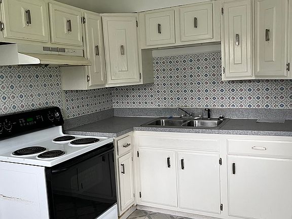 4th image of 207 Woodstock St