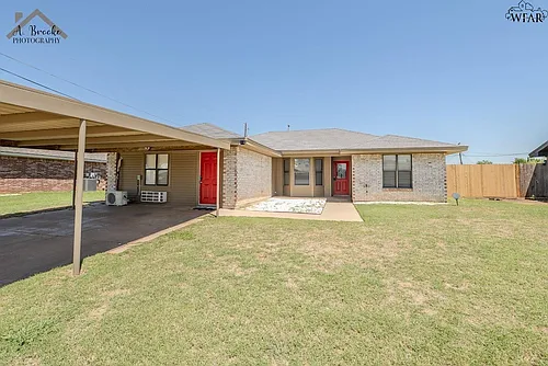 108 Cedar Elm St Photo 1