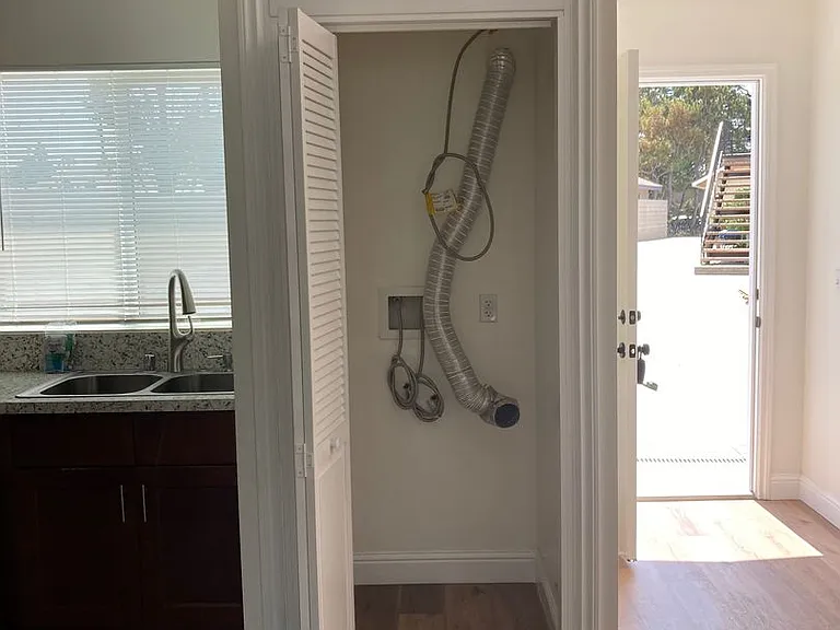 1424 Encino Ave — Photo 14