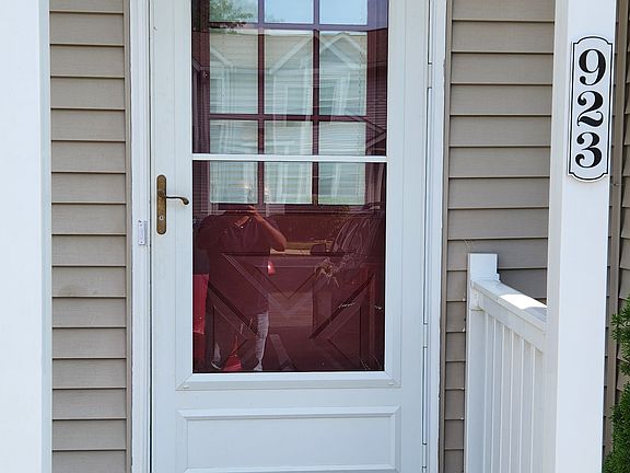 2nd image of 923 Noddymill Ln E