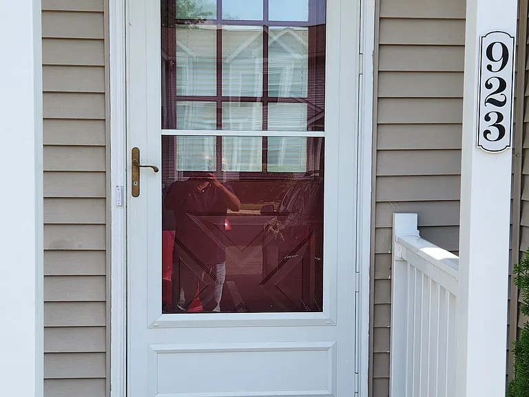 923 Noddymill Ln E — Photo 2