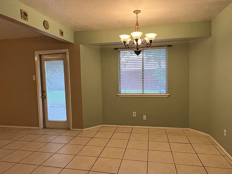 2118 Meadowgrove Dr — Photo 11
