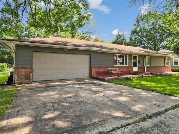 802 Logan St, Harrisonville, MO 64701