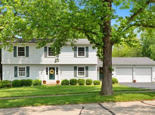 12829 Haw Thicket Ln, Saint Louis, MO 63131