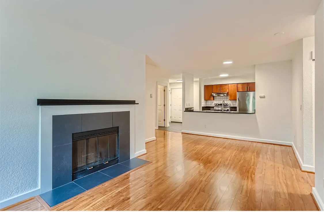 Building Photo - 840 NE 125th St #309