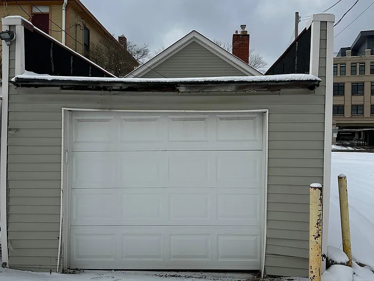 1162 Summit St — Photo 16