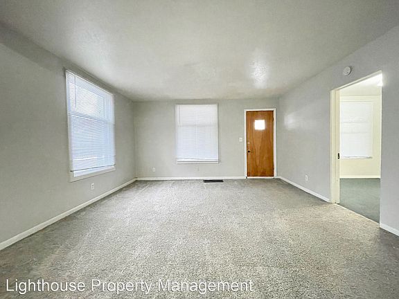 3rd image of 762 Wood St Unit 1
