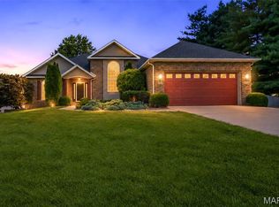 2743 Cascade Lake Dr, Shiloh, IL 62221