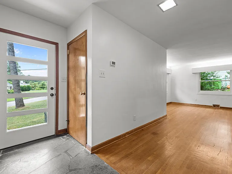 3026 Devonshire Dr — Photo 3