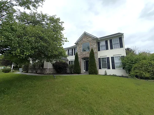 1216 Chelsen Cross Photo 1