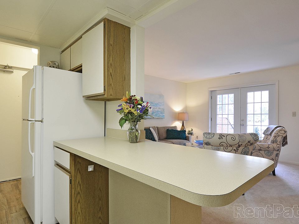 2nd image of 1024 Beaglin Park Dr APT 303