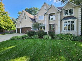 811 Edgewood Ct, Sugar Grove, IL 60554