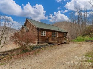 839 Price Town Rd, Clyde, NC 28721