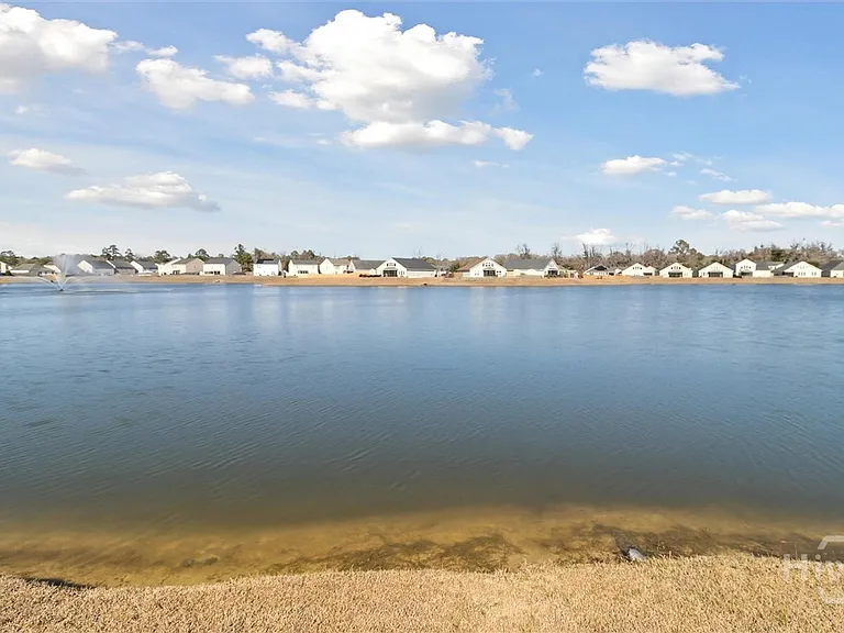 72 Lake Shore Blvd — Photo 25
