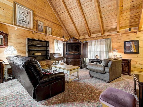 4th image of 10 Timber Oaks Rd