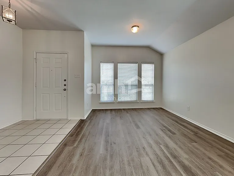 617 Chestnut Ct — Photo 9
