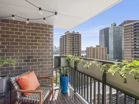 4th image of 80 Gold St #19M