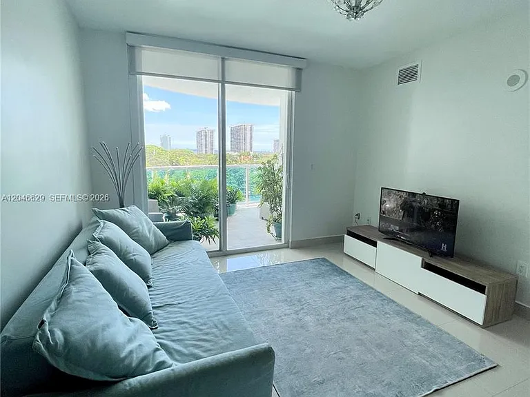 1723 SW 2nd Ave #801 — Photo 4
