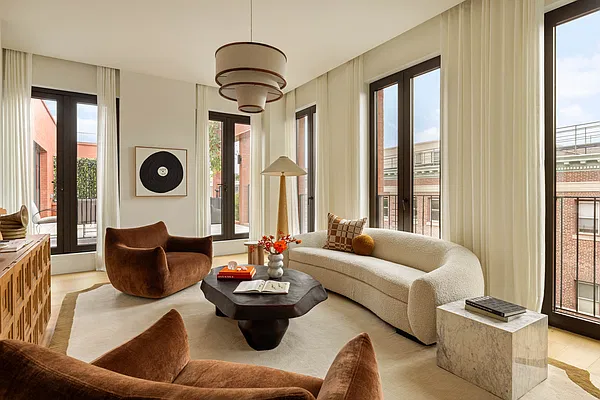 Living room, photo 2