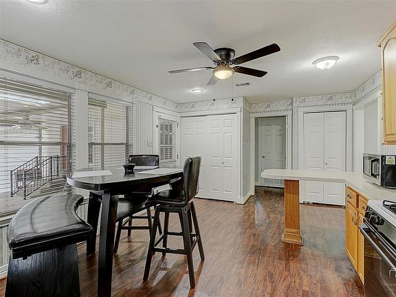 3rd image of 405 Ann St