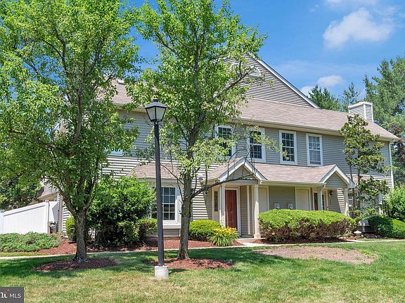 4th image of 104 Pertwood Ct #104