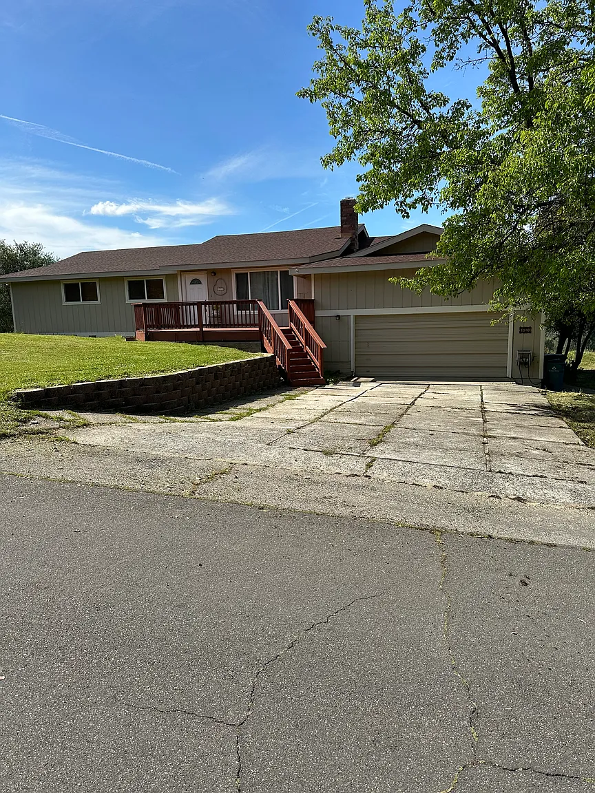 1340 Lakehills Dr photo 1
