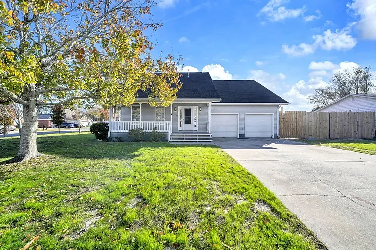 1207 Quail Wood Dr — Photo 1